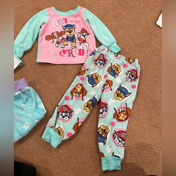 Nickelodeon Paw Patrol and Disney Frozen Fleece Pajama Sets Size 3T - Picture 2 of 6